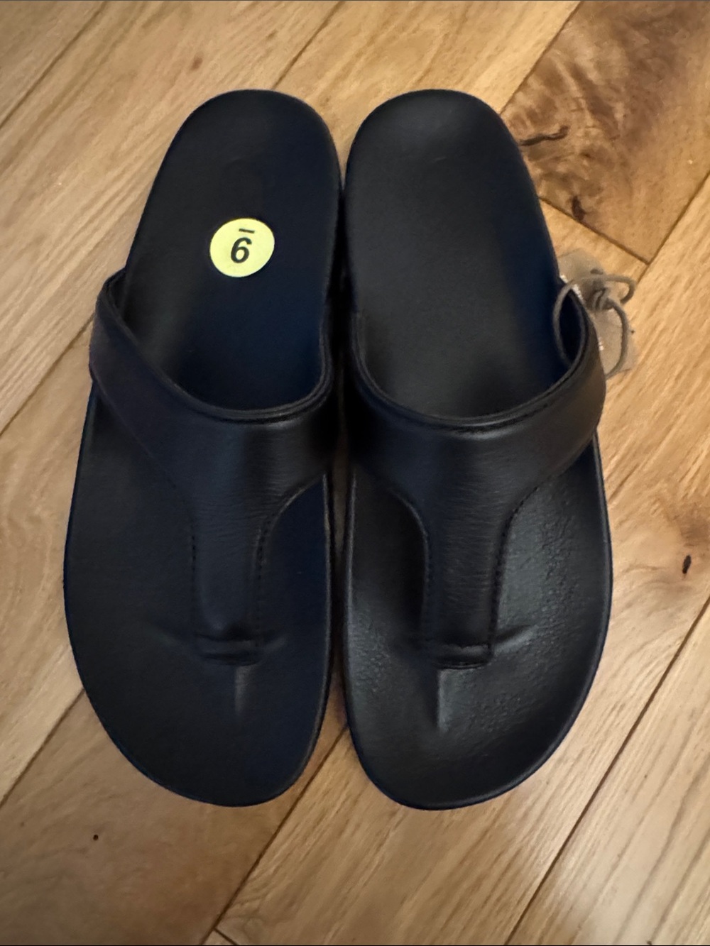 NWT olukai kipea lipi Black Flip-Flop Sandals - Picture 9 of 10